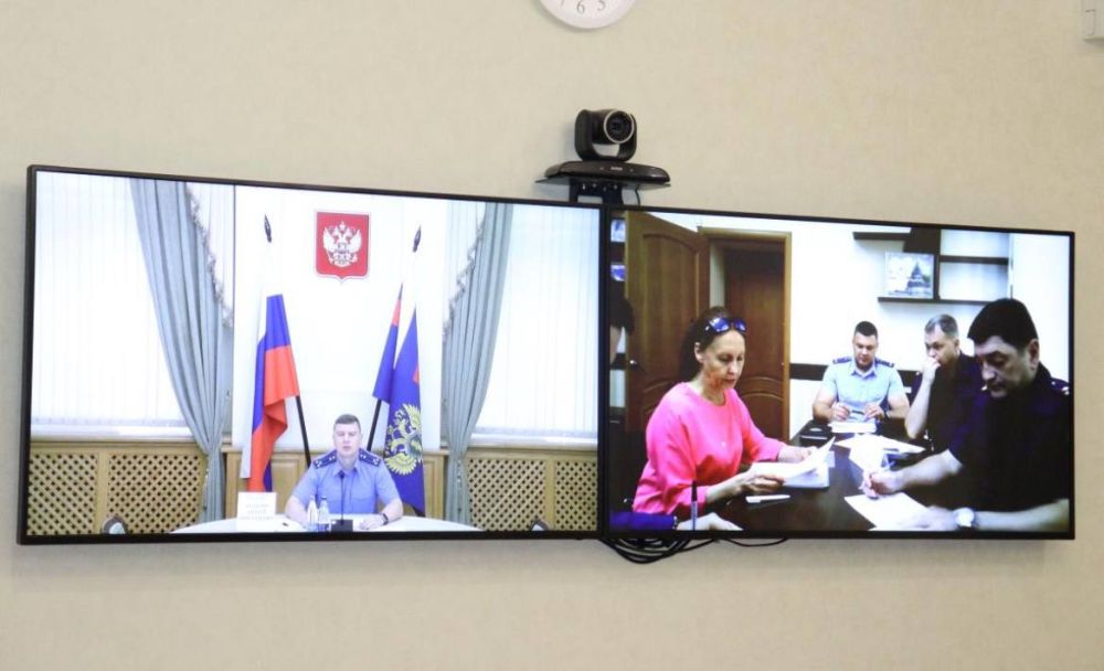Заместитель прокурора Крыма Андрей Кулагин провел прием граждан Заместитель прокурора Крыма Андрей Кулагин провел прием граждан