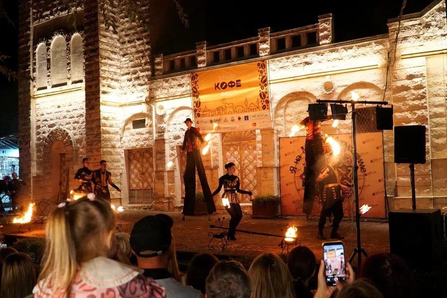В Евпатории прошел «Крым КОФЕ фест» В Евпатории прошел «Крым КОФЕ фест»