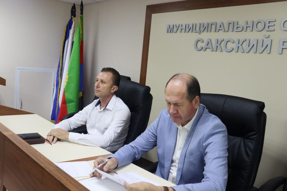 Глава администрации Сакского района Владислав Хаджиев провёл аппаратное совещание с начальниками структурных подразделений администрации, руководителями предприятий района Глава администрации Сакского района Владислав Хаджиев провёл аппаратное совещание с начальниками структурных подразделений администрации, руководителями предприятий района
