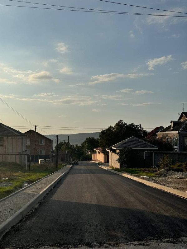 '"На улице Якутской положили нижний слой асфальта '"На улице Якутской положили нижний слой асфальта