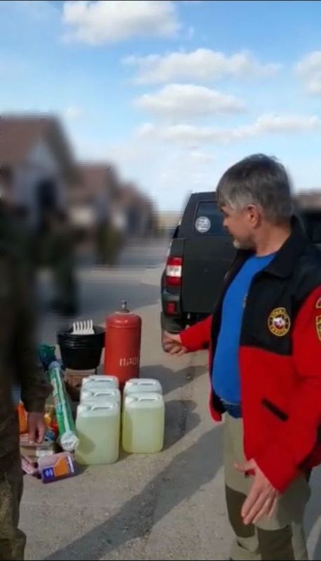 «Мир не без добрых людей»: Спасатель Алуштинского аварийно-спасательного отряда ГКУ РК «КРЫМ-СПАС» оказывает содействие в доставке гуманитарной помощи в зону СВО «Мир не без добрых людей»: Спасатель Алуштинского аварийно-спасательного отряда ГКУ РК «КРЫМ-СПАС» оказывает содействие в доставке гуманитарной помощи в зону СВО