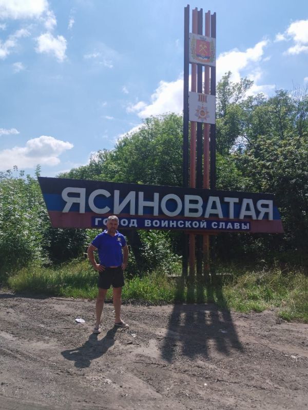 «Мир не без добрых людей»: Спасатель Алуштинского аварийно-спасательного отряда ГКУ РК «КРЫМ-СПАС» оказывает содействие в доставке гуманитарной помощи в зону СВО «Мир не без добрых людей»: Спасатель Алуштинского аварийно-спасательного отряда ГКУ РК «КРЫМ-СПАС» оказывает содействие в доставке гуманитарной помощи в зону СВО