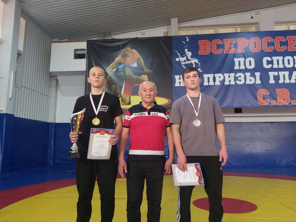 В Первенстве Республики Крым по спортивной борьбе (вольной борьбе) среди мальчиков до 14 лет (2011-2013 годов рождения) принимали также учащиеся МБОУ ДО «ДЮСШ» Белогорского района, отделение вольная борьба В Первенстве Республики Крым по спортивной борьбе (вольной борьбе) среди мальчиков до 14 лет (2011-2013 годов рождения) принимали также учащиеся МБОУ ДО «ДЮСШ» Белогорского района, отделение вольная борьба