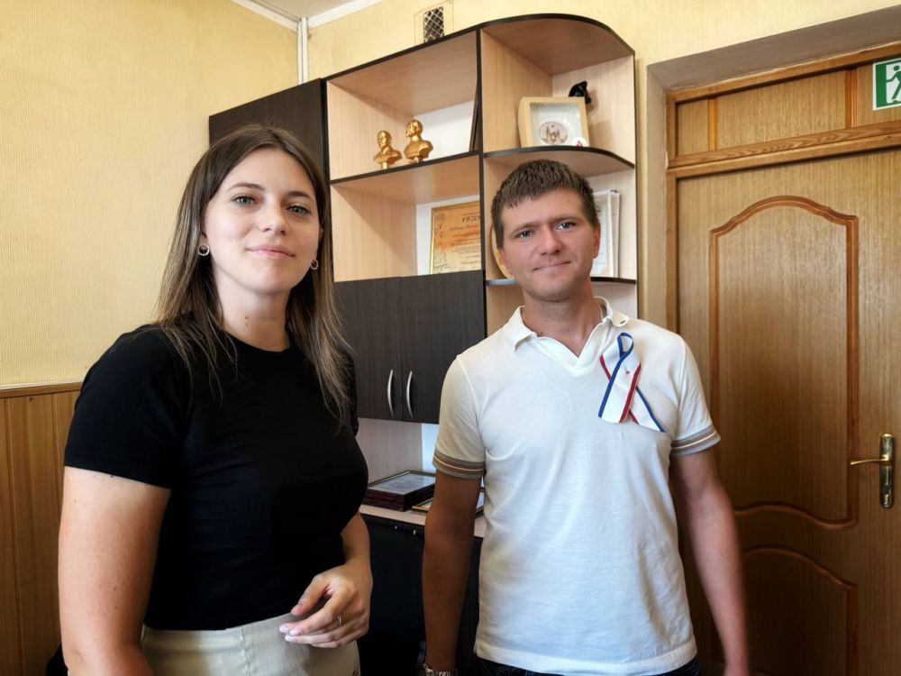 Александр Дудинов: Приятно, что наше молодое поколение всегда внимательно относится к государственным и республиканским праздникам Александр Дудинов: Приятно, что наше молодое поколение всегда внимательно относится к государственным и республиканским праздникам