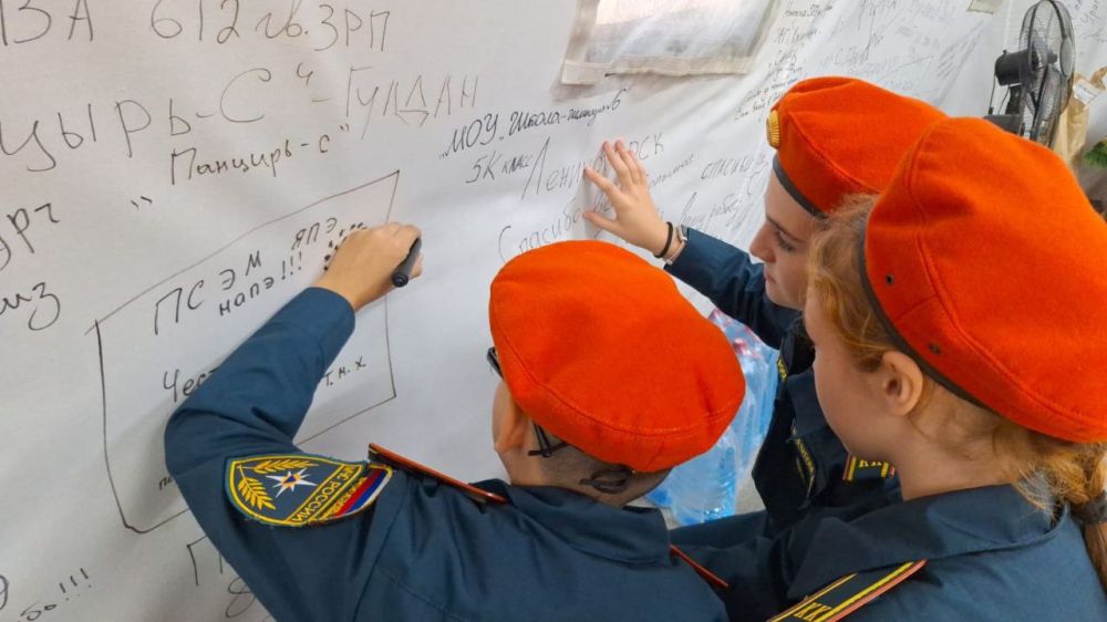 Кадеты пожарно-спасательного профиля из Джанкойской школы-гимназии №6 посетили «островок» поддержки солдат Кадеты пожарно-спасательного профиля из Джанкойской школы-гимназии №6 посетили «островок» поддержки солдат
