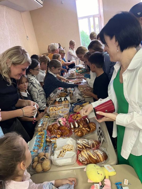В школах Черноморского района проходят ярмарки в рамках благотворительной акции «Белый цветок» В школах Черноморского района проходят ярмарки в рамках благотворительной акции «Белый цветок»