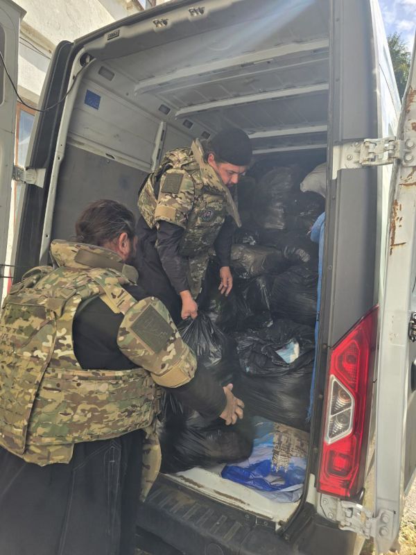 Более пяти тонн гуманитарного груза и дизельный генератор передала в Каховку Симферопольская епархия Более пяти тонн гуманитарного груза и дизельный генератор передала в Каховку Симферопольская епархия