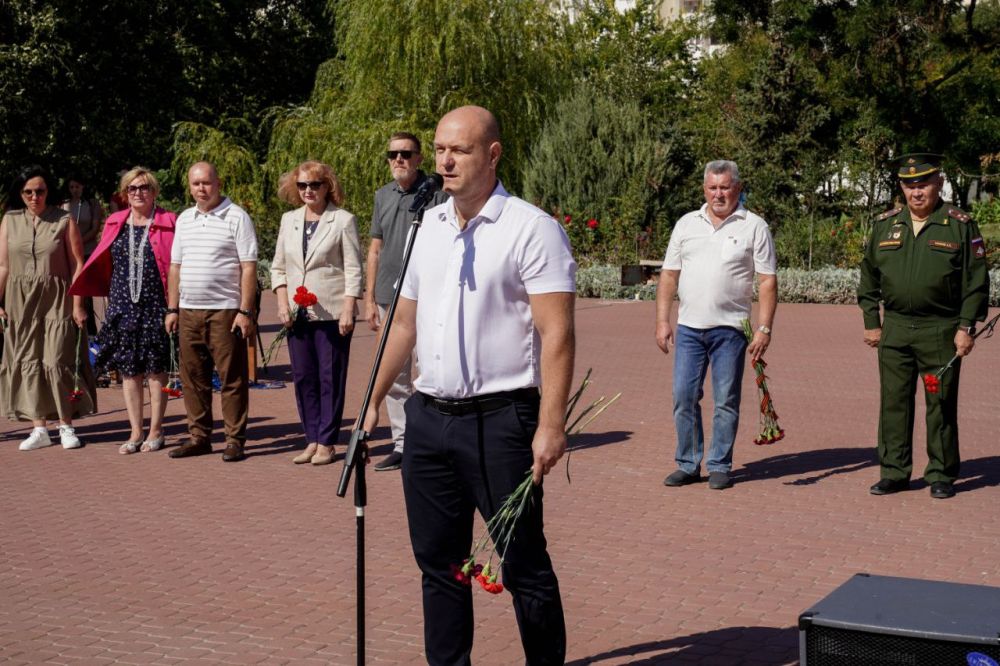 Иван Просоедов: По поручению главы администрации города Евпатории Александра Юрьева принял участие в церемонии открытия в нашем городе осеннего этапа регионального патриотического проекта «Вахта Памяти поколений - Пост №1» Иван Просоедов: По поручению главы администрации города Евпатории Александра Юрьева принял участие в церемонии открытия в нашем городе осеннего этапа регионального патриотического проекта «Вахта Памяти поколений - Пост №1»