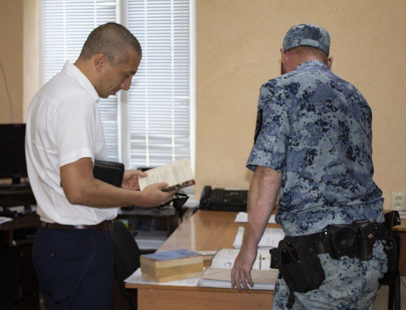 В Феодосии общественники проверили работу линейного пункта полиции В Феодосии общественники проверили работу линейного пункта полиции