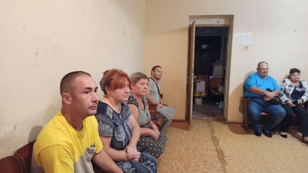 Александр Дудинов: Вместе с главой муниципального образования Черноморский район Алексеем Шипицыным провели встречу с депутатским корпусом Медведевского сельского совета Александр Дудинов: Вместе с главой муниципального образования Черноморский район Алексеем Шипицыным провели встречу с депутатским корпусом Медведевского сельского совета
