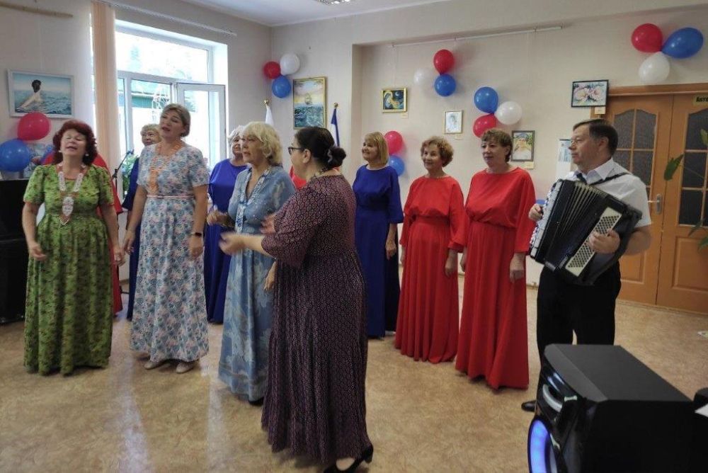 Получатели социальных услуг и сотрудники Центров социального обслуживания граждан пожилого возраста и инвалидов провели праздничные мероприятия, посвященного празднованию Дня Государственного герба и Государственного флага Республики Крым Получатели социальных услуг и сотрудники Центров социального обслуживания граждан пожилого возраста и инвалидов провели праздничные мероприятия, посвященного празднованию Дня Государственного герба и Государственного флага Республики Крым