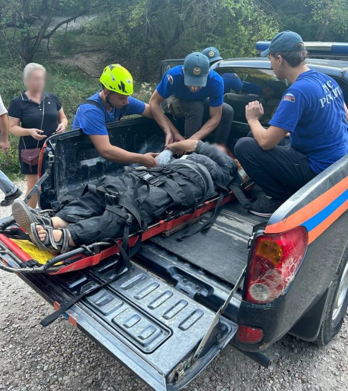 Крымчанка упала в овраг в районе пещерного года Чуфут-Кале Крымчанка упала в овраг в районе пещерного года Чуфут-Кале