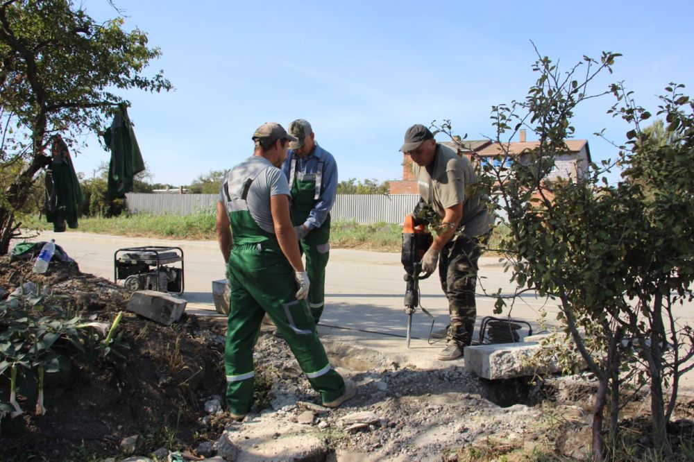 #ЖКХ. Коммунальщики приступили к расширению ливнеотвода по ул. Шевякова, 136 #ЖКХ. Коммунальщики приступили к расширению ливнеотвода по ул. Шевякова, 136