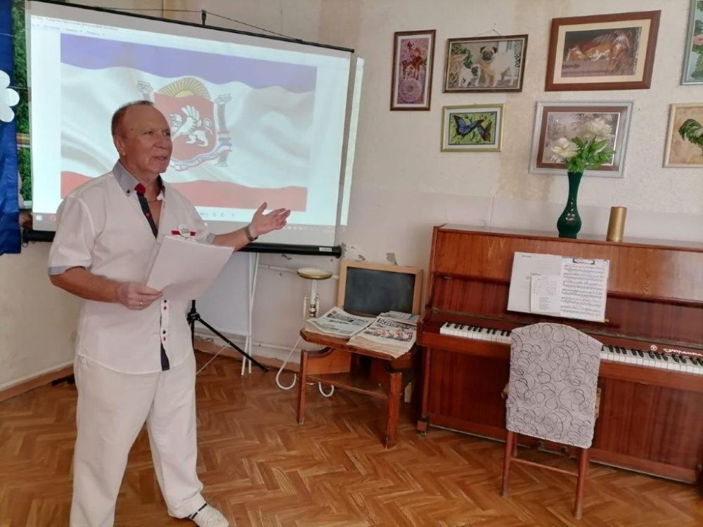 Получатели социальных услуг и сотрудники Центров социального обслуживания граждан пожилого возраста и инвалидов провели праздничные мероприятия, посвященного празднованию Дня Государственного герба и Государственного флага Республики Крым Получатели социальных услуг и сотрудники Центров социального обслуживания граждан пожилого возраста и инвалидов провели праздничные мероприятия, посвященного празднованию Дня Государственного герба и Государственного флага Республики Крым
