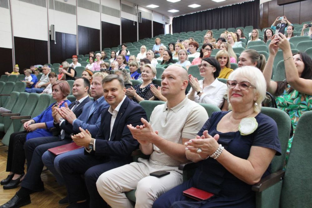 Константин Шимановский: Сегодня мы отмечаем один из самых душевных праздников – День воспитателя и всех дошкольных работников! И конечно, чествуем людей, которые посвятили всю свою жизнь детям Константин Шимановский: Сегодня мы отмечаем один из самых душевных праздников – День воспитателя и всех дошкольных работников! И конечно, чествуем людей, которые посвятили всю свою жизнь детям