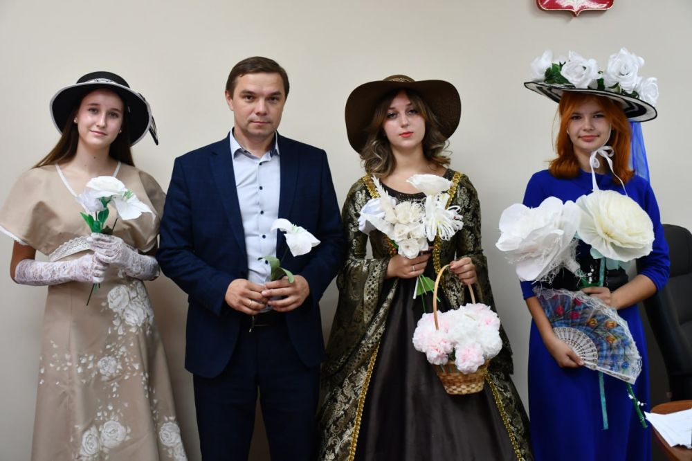 Сегодня Глава Администрации района Василий Грабован и его заместители, приняли активное участие в благотворительной акции "Белый цветок" Сегодня Глава Администрации района Василий Грабован и его заместители, приняли активное участие в благотворительной акции "Белый цветок"