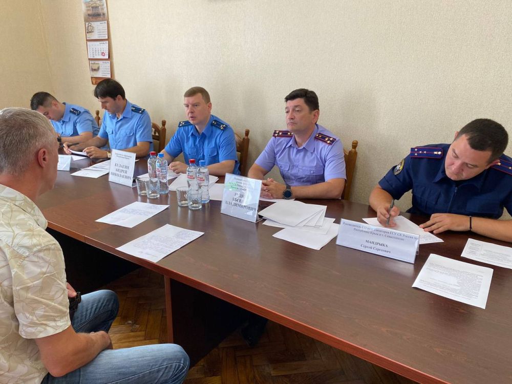 Заместитель прокурора Крыма Андрей Кулагин провел прием граждан в Евпатории Заместитель прокурора Крыма Андрей Кулагин провел прием граждан в Евпатории