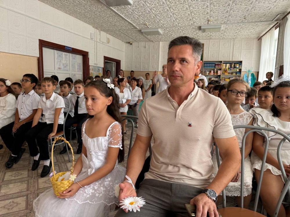 Александр Дудинов: В сентябре на территории России проходит благотворительная акция «Белый цветок», которую стали проводить с 1911 года благодаря покровительству Царской семьи, тратившей немалые личные средства на дела милосердия Александр Дудинов: В сентябре на территории России проходит благотворительная акция «Белый цветок», которую стали проводить с 1911 года благодаря покровительству Царской семьи, тратившей немалые личные средства на дела милосердия