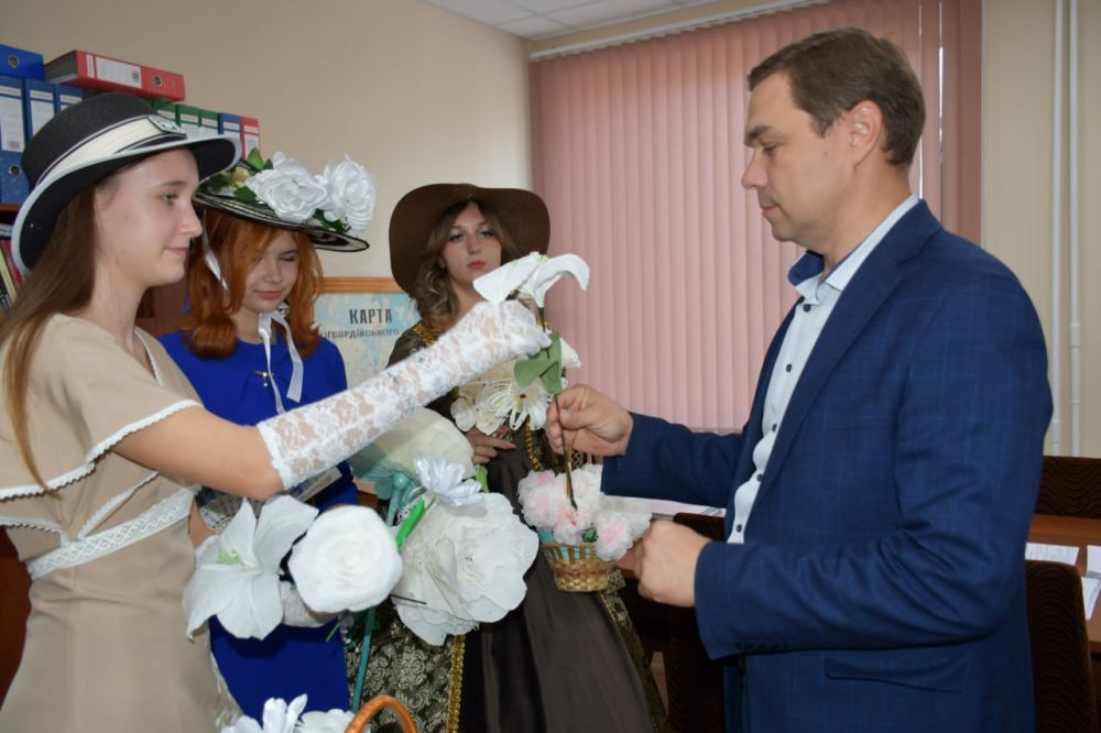 Сегодня Глава Администрации района Василий Грабован и его заместители, приняли активное участие в благотворительной акции "Белый цветок" Сегодня Глава Администрации района Василий Грабован и его заместители, приняли активное участие в благотворительной акции "Белый цветок"