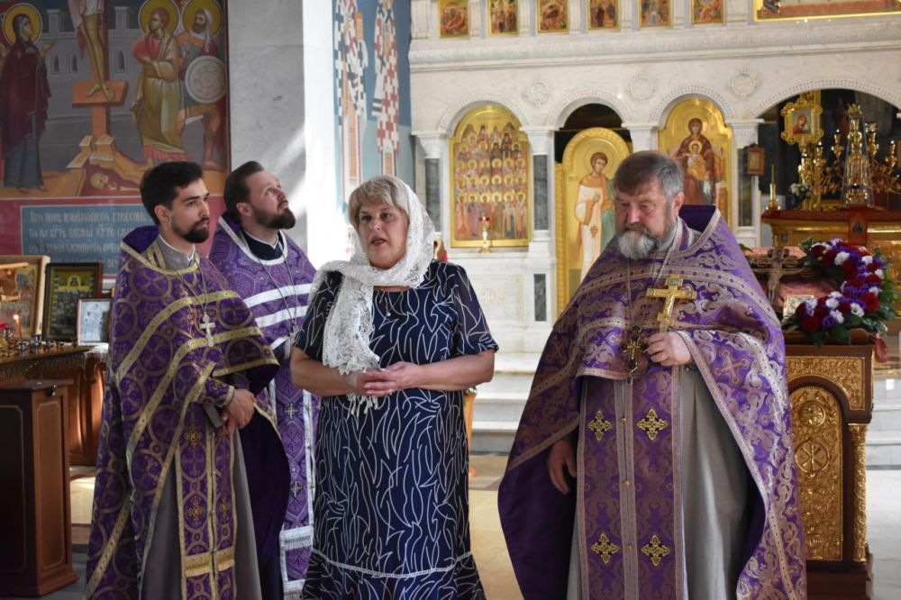 Галина Огнёва: Сегодня в Храме всех Крымских святых и Феодора Стратилата были подведены итоги благотворительной акции "Белый цветок", которая еще раз показала, что мы одна большая семья, которая может вместе радоваться, сострадать и быть милосердными Галина Огнёва: Сегодня в Храме всех Крымских святых и Феодора Стратилата были подведены итоги благотворительной акции "Белый цветок", которая еще раз показала, что мы одна большая семья, которая может вместе радоваться, сострадать и быть милосердными