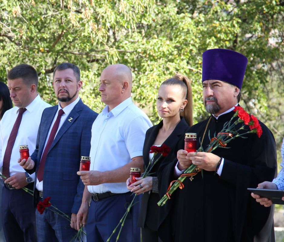 Дмитрий Скобликов: Накануне Дня города совместно с делегацией из города-побратима Гусева Калининградской области посетили памятные места Бахчисарая Дмитрий Скобликов: Накануне Дня города совместно с делегацией из города-побратима Гусева Калининградской области посетили памятные места Бахчисарая