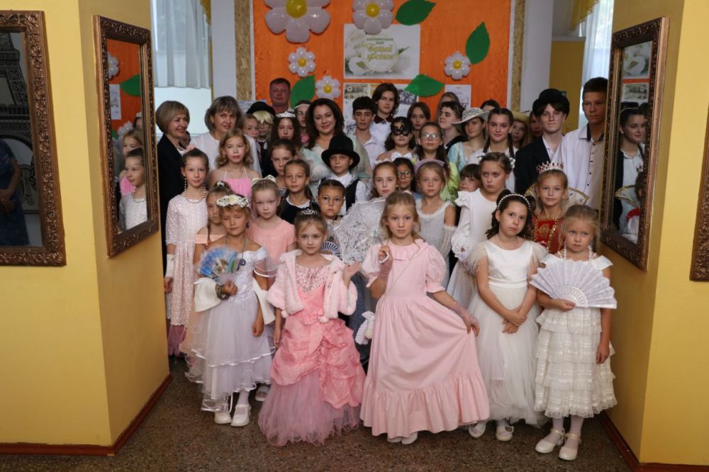 В Феодосийских школах прошел День благотворительности и милосердия «Белый цветок» В Феодосийских школах прошел День благотворительности и милосердия «Белый цветок»