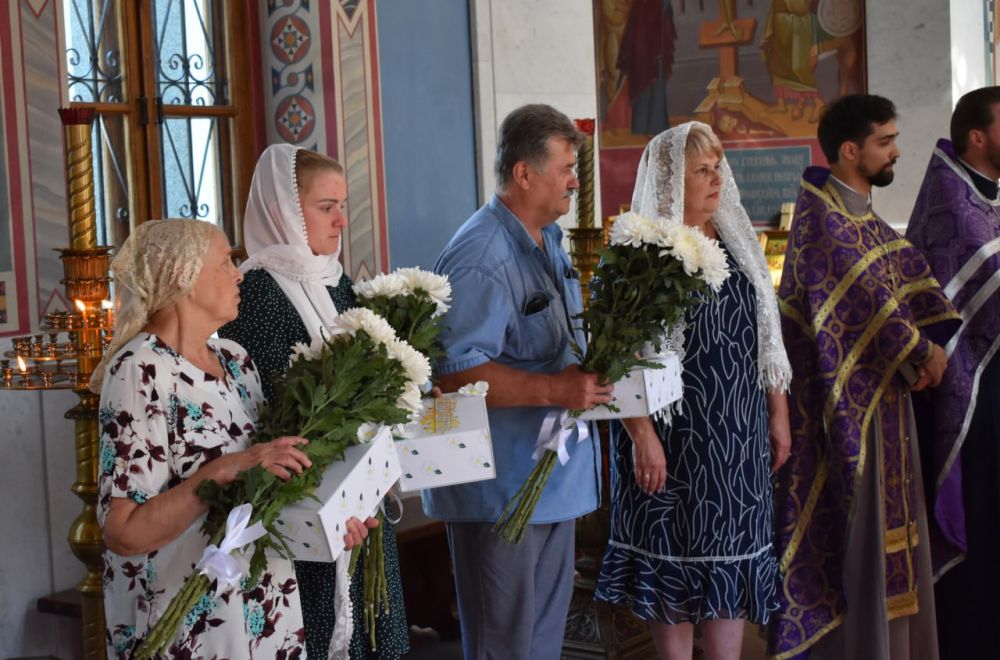 Галина Огнёва: Сегодня в Храме всех Крымских святых и Феодора Стратилата были подведены итоги благотворительной акции "Белый цветок", которая еще раз показала, что мы одна большая семья, которая может вместе радоваться, сострадать и быть милосердными Галина Огнёва: Сегодня в Храме всех Крымских святых и Феодора Стратилата были подведены итоги благотворительной акции "Белый цветок", которая еще раз показала, что мы одна большая семья, которая может вместе радоваться, сострадать и быть милосердными