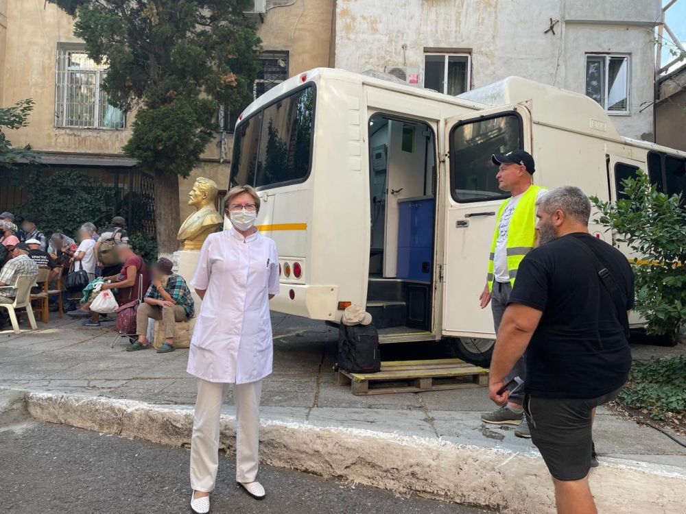 В Ялте проводят флюорографическое обследование социально незащищенных групп населения В Ялте проводят флюорографическое обследование социально незащищенных групп населения