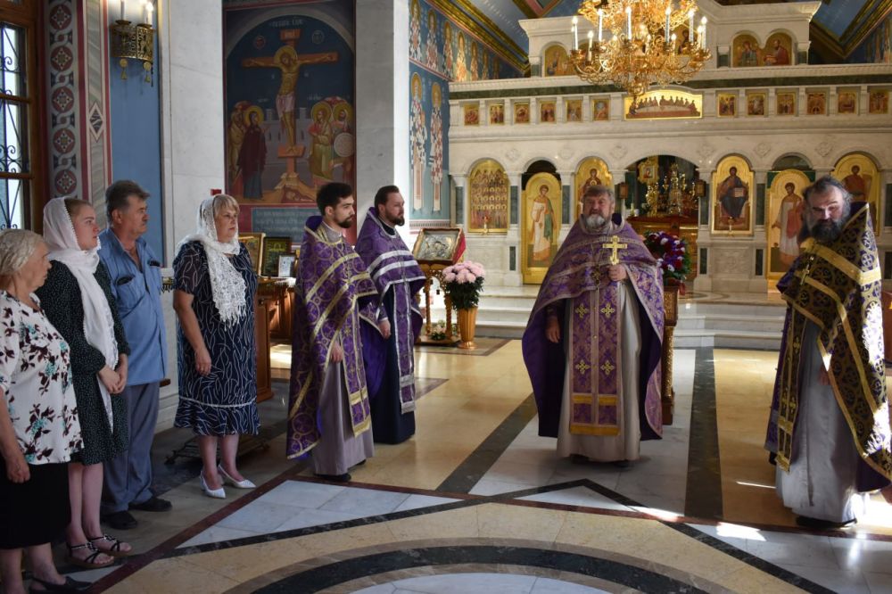 Галина Огнёва: Сегодня в Храме всех Крымских святых и Феодора Стратилата были подведены итоги благотворительной акции "Белый цветок", которая еще раз показала, что мы одна большая семья, которая может вместе радоваться, сострадать и быть милосердными Галина Огнёва: Сегодня в Храме всех Крымских святых и Феодора Стратилата были подведены итоги благотворительной акции "Белый цветок", которая еще раз показала, что мы одна большая семья, которая может вместе радоваться, сострадать и быть милосердными