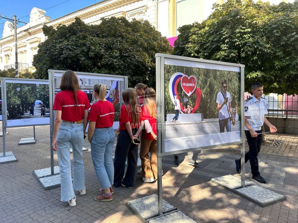 В Симферополе открыли фотовыставку, посвящённую Дню воссоединения Донбасса и Новороссии с Россией В Симферополе открыли фотовыставку, посвящённую Дню воссоединения Донбасса и Новороссии с Россией