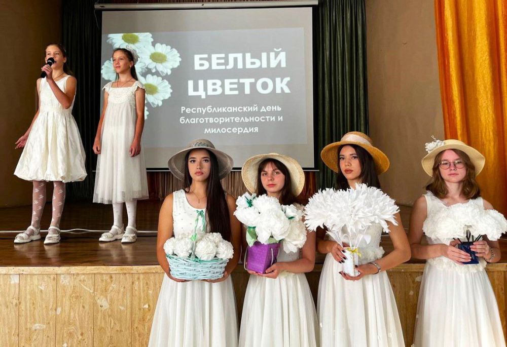 В Феодосийских школах прошел День благотворительности и милосердия «Белый цветок» В Феодосийских школах прошел День благотворительности и милосердия «Белый цветок»