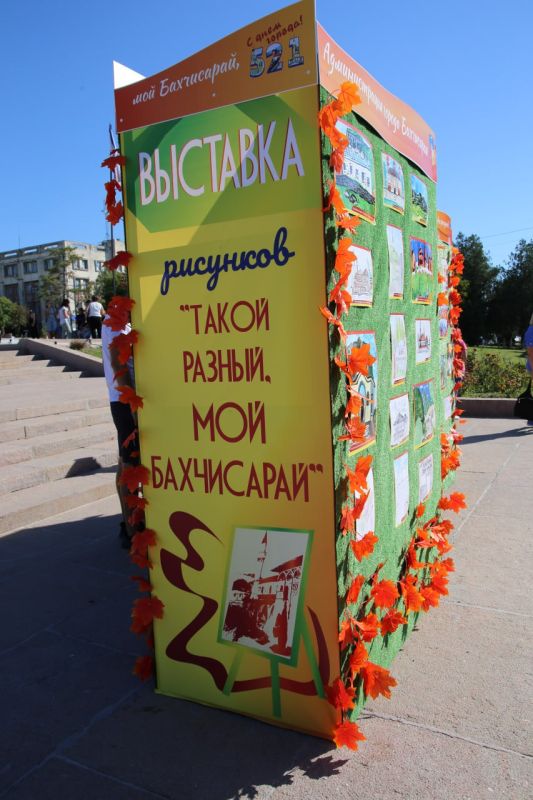 Дмитрий Скобликов: В День города состоялось награждение дипломами участников городской выставки изобразительного искусства «Такой разный, мой Бахчисарай» Дмитрий Скобликов: В День города состоялось награждение дипломами участников городской выставки изобразительного искусства «Такой разный, мой Бахчисарай»