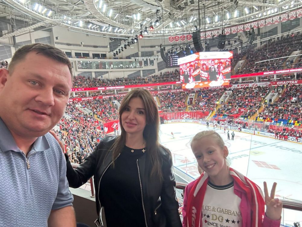 Юрий Нестеренко: Невероятные эмоции болельщикам подарили хоккеисты в матче "Спартак" – "ЦСКА", завершившимся со счётом 3:2 в пользу красно-белых Юрий Нестеренко: Невероятные эмоции болельщикам подарили хоккеисты в матче "Спартак" – "ЦСКА", завершившимся со счётом 3:2 в пользу красно-белых
