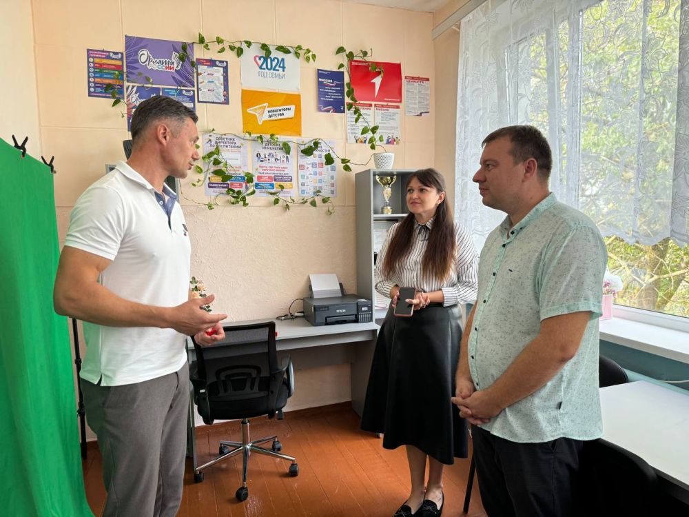 Александр Дудинов: В двух школах Черноморского района открыли современные медиацентры Александр Дудинов: В двух школах Черноморского района открыли современные медиацентры