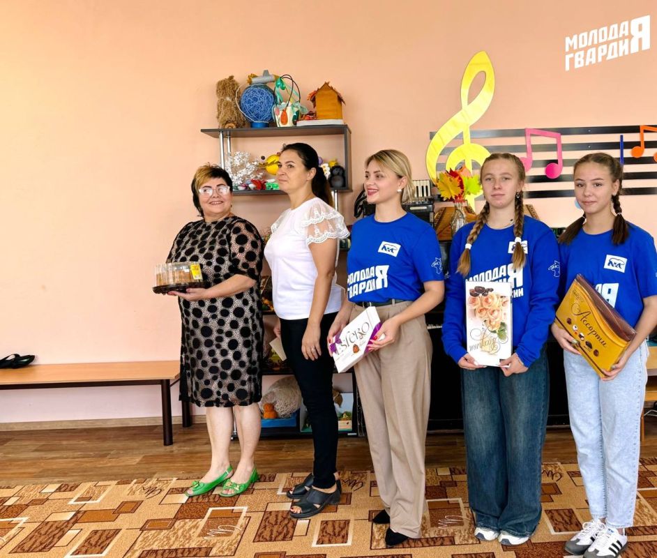 Активисты «Молодой Гвардии» города Джанкой и Джанкойского района поздравили воспитателей и педагогов дошкольного образования с Днём Днем воспитателя и дошкольного работника! Активисты «Молодой Гвардии» города Джанкой и Джанкойского района поздравили воспитателей и педагогов дошкольного образования с Днём Днем воспитателя и дошкольного работника!