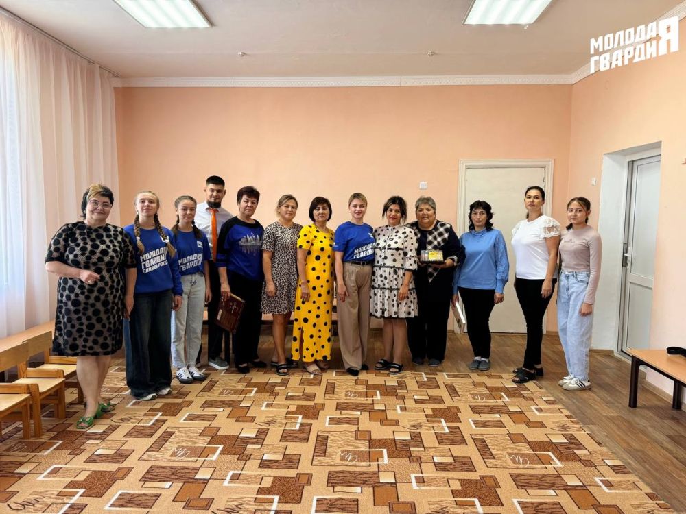 Активисты «Молодой Гвардии» города Джанкой и Джанкойского района поздравили воспитателей и педагогов дошкольного образования с Днём Днем воспитателя и дошкольного работника! Активисты «Молодой Гвардии» города Джанкой и Джанкойского района поздравили воспитателей и педагогов дошкольного образования с Днём Днем воспитателя и дошкольного работника!