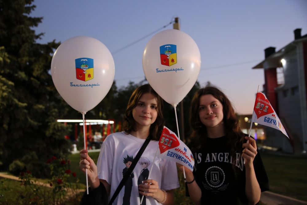 В рамках празднования Дня города местные таланты от мала до велика порадовали горожан своими вокальными, хореографическими, а также актерскими выступлениями В рамках празднования Дня города местные таланты от мала до велика порадовали горожан своими вокальными, хореографическими, а также актерскими выступлениями