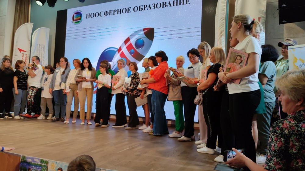 Участники Насыпновского центра культуры и досуга получили награды фестиваля «Мир рисует счастье» Участники Насыпновского центра культуры и досуга получили награды фестиваля «Мир рисует счастье»
