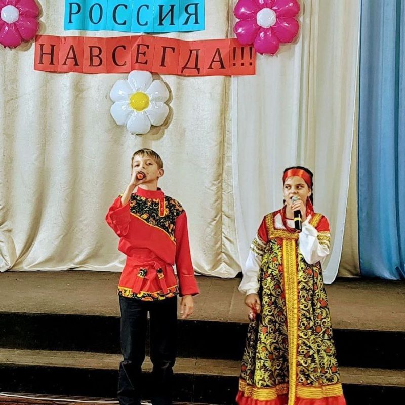 В Ялте отметили День воссоединения новых регионов с Россией В Ялте отметили День воссоединения новых регионов с Россией
