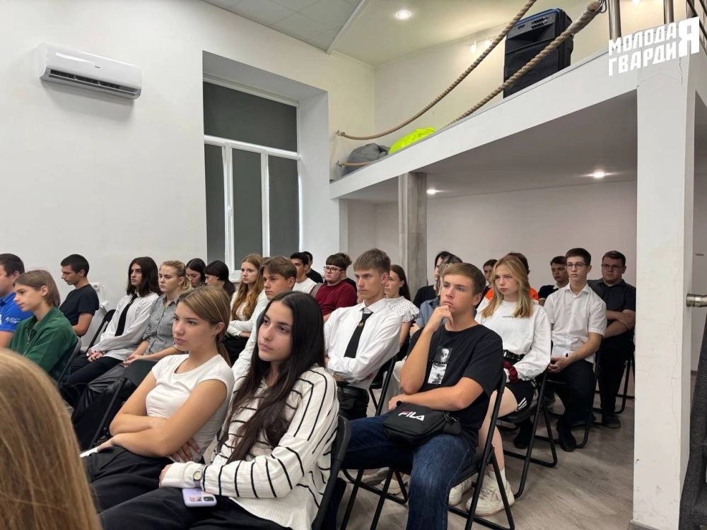 Активисты Крымского регионального отделения «Молодой Гвардии» в рамках проекта «Наставник Z» приняли участие в диалоге, посвященному Дню Воссоединения ДНР ЛНР Херсонской и Запорожской областей Активисты Крымского регионального отделения «Молодой Гвардии» в рамках проекта «Наставник Z» приняли участие в диалоге, посвященному Дню Воссоединения ДНР ЛНР Херсонской и Запорожской областей