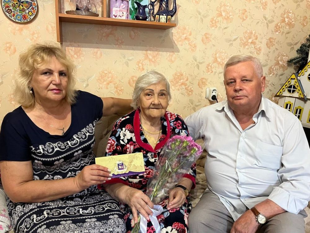 Долгожителей Ялты поздравили с юбилеями – 90 и 95 лет Долгожителей Ялты поздравили с юбилеями – 90 и 95 лет