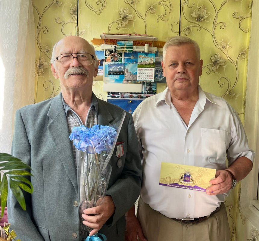 Долгожителей Ялты поздравили с юбилеями – 90 и 95 лет Долгожителей Ялты поздравили с юбилеями – 90 и 95 лет
