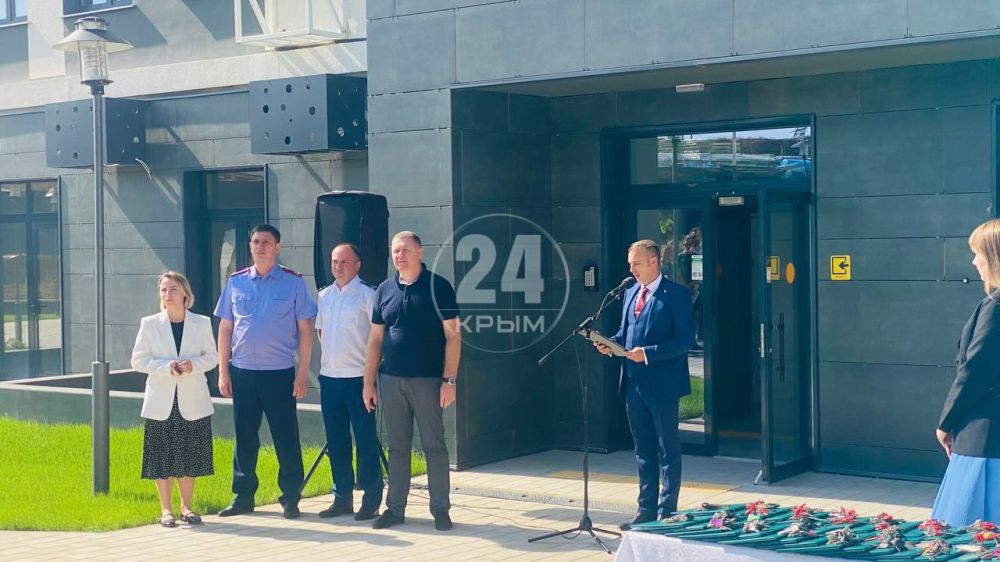 В Симферополе 43 сиротам выдали ключи от новых квартир В Симферополе 43 сиротам выдали ключи от новых квартир
