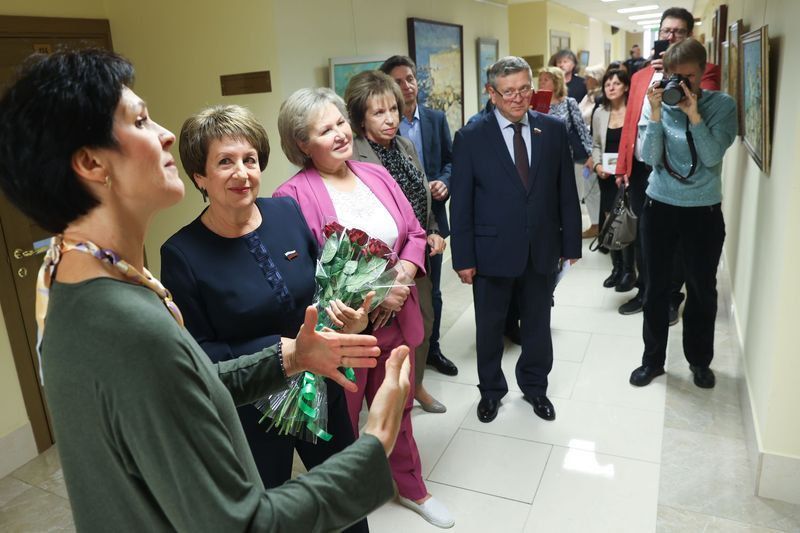 Екатерина Алтабаева: Сегодня открыла в Совете Федерации выставку картин заслуженного художника Республики Крым, члена-корреспондента Российской академии художеств Александра Евгеньевича Максименко Екатерина Алтабаева: Сегодня открыла в Совете Федерации выставку картин заслуженного художника Республики Крым, члена-корреспондента Российской академии художеств Александра Евгеньевича Максименко
