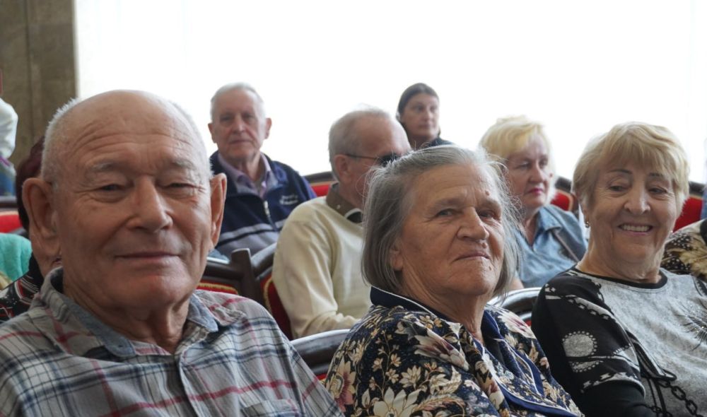#с_праздником. Торжественная встреча в День пожилого человека состоялась в городском центре культуры и досуга #с_праздником. Торжественная встреча в День пожилого человека состоялась в городском центре культуры и досуга