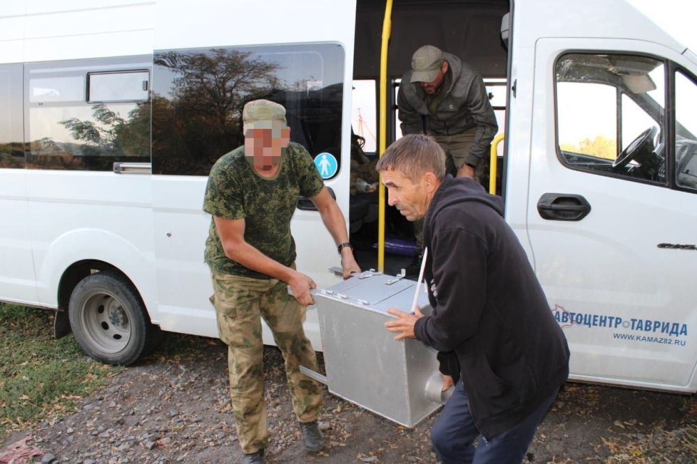 #своих_не_бросаем. Отправили гуманитарный груз керчанам, исполняющим воинский долг в зоне проведения специальной военной операции #своих_не_бросаем. Отправили гуманитарный груз керчанам, исполняющим воинский долг в зоне проведения специальной военной операции