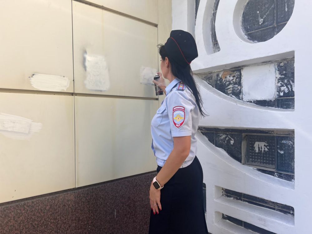 В Севастополе сотрудники наркоконтроля вместе с активистами и неравнодушной молодежью провели антинаркотическую акцию «Закрась опасность» В Севастополе сотрудники наркоконтроля вместе с активистами и неравнодушной молодежью провели антинаркотическую акцию «Закрась опасность»