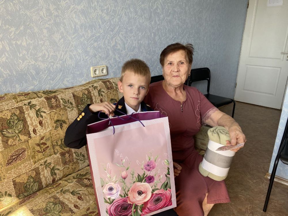 Следователи и кадеты СК поздравили пациентов Крымского госпиталя для ветеранов войн с Международным днем пожилого человека Следователи и кадеты СК поздравили пациентов Крымского госпиталя для ветеранов войн с Международным днем пожилого человека