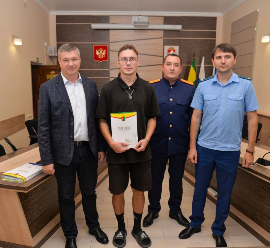 Александр Юрьев: Сегодня 12 детей-сирот из Евпатории получили квартиры Александр Юрьев: Сегодня 12 детей-сирот из Евпатории получили квартиры