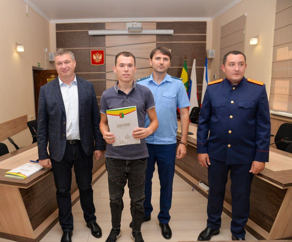 Александр Юрьев: Сегодня 12 детей-сирот из Евпатории получили квартиры Александр Юрьев: Сегодня 12 детей-сирот из Евпатории получили квартиры
